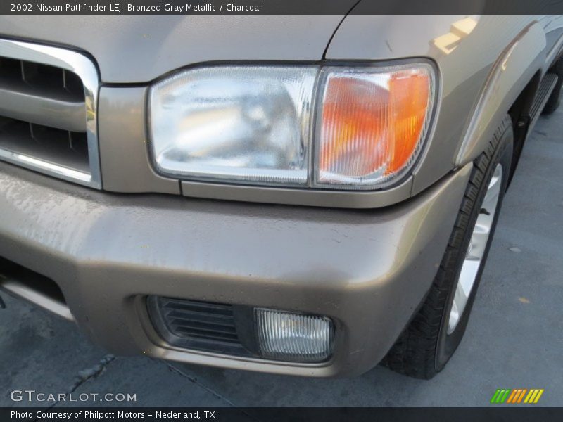 Bronzed Gray Metallic / Charcoal 2002 Nissan Pathfinder LE