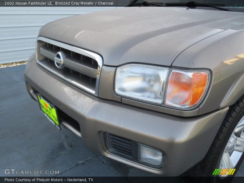Bronzed Gray Metallic / Charcoal 2002 Nissan Pathfinder LE