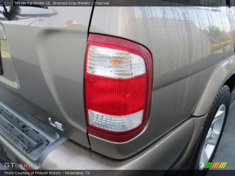 Bronzed Gray Metallic / Charcoal 2002 Nissan Pathfinder LE