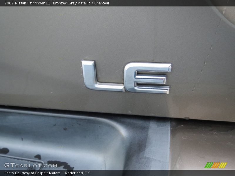 Bronzed Gray Metallic / Charcoal 2002 Nissan Pathfinder LE