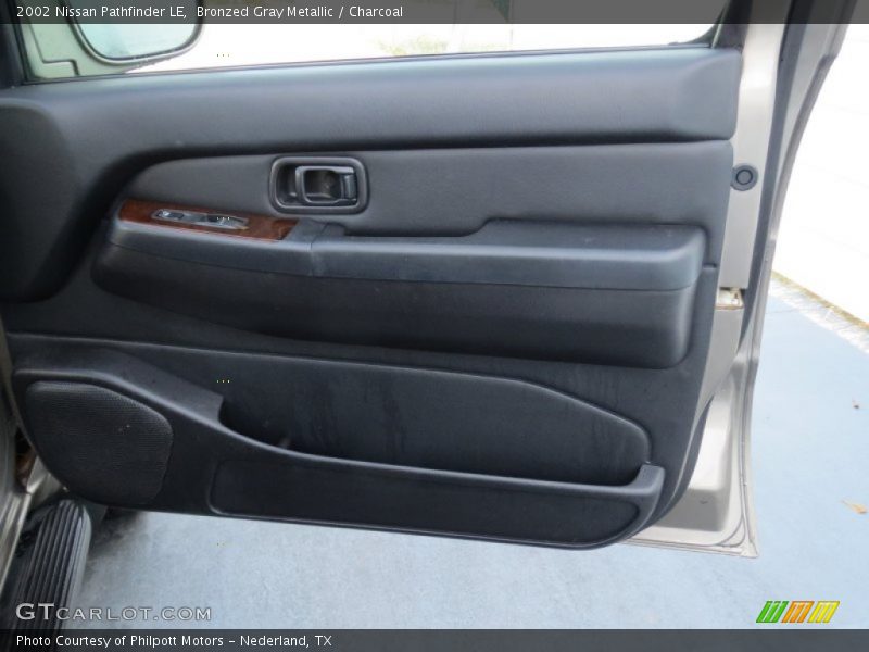 Bronzed Gray Metallic / Charcoal 2002 Nissan Pathfinder LE