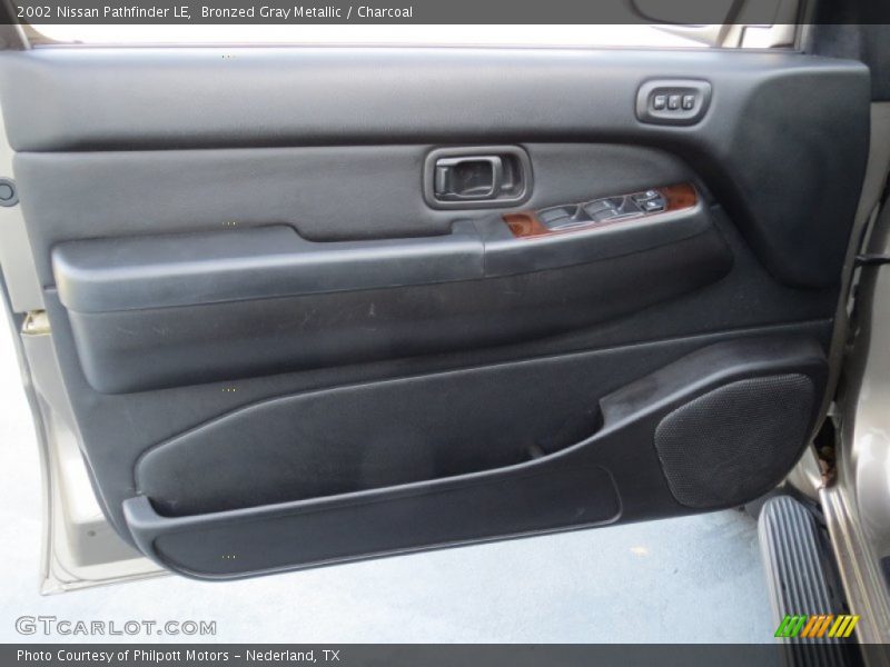Bronzed Gray Metallic / Charcoal 2002 Nissan Pathfinder LE