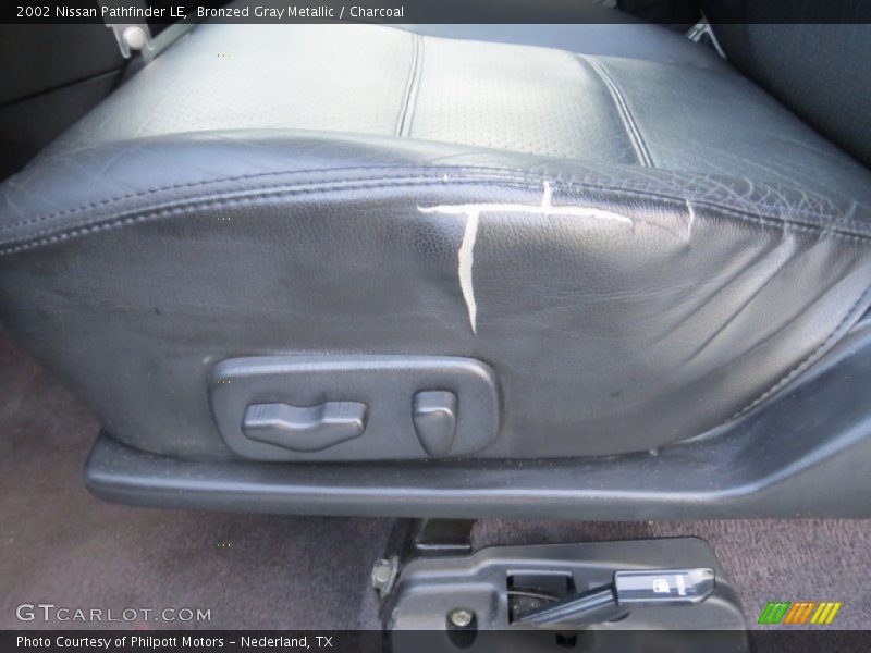 Bronzed Gray Metallic / Charcoal 2002 Nissan Pathfinder LE