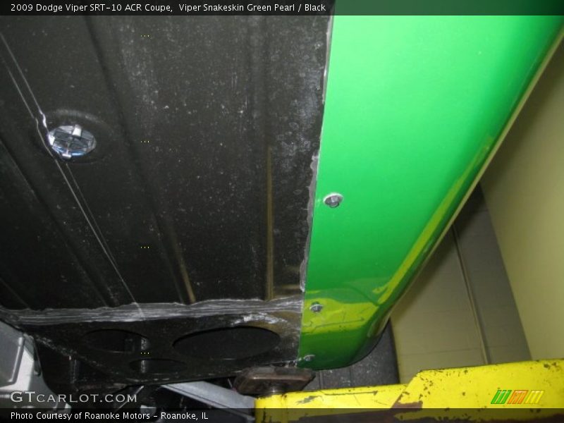 Undercarriage of 2009 Viper SRT-10 ACR Coupe