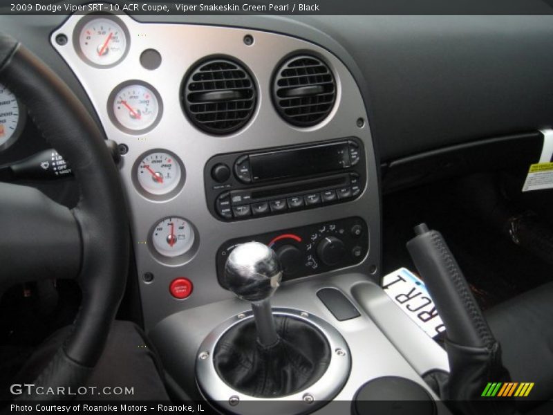 Controls of 2009 Viper SRT-10 ACR Coupe