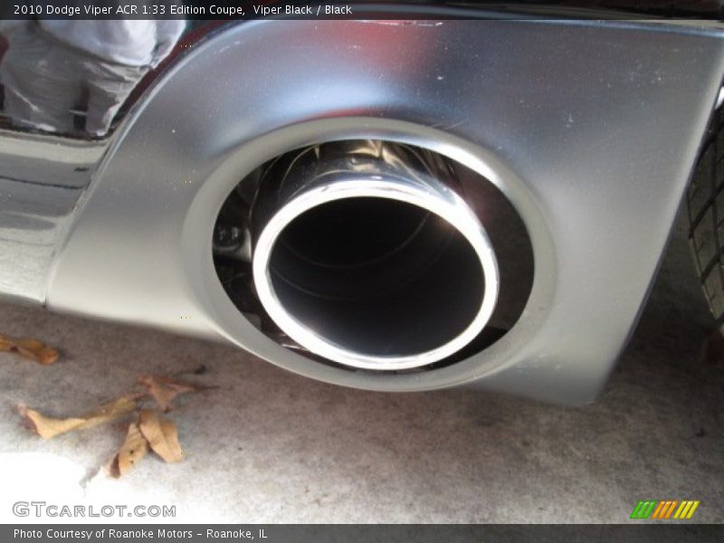 Exhaust of 2010 Viper ACR 1:33 Edition Coupe