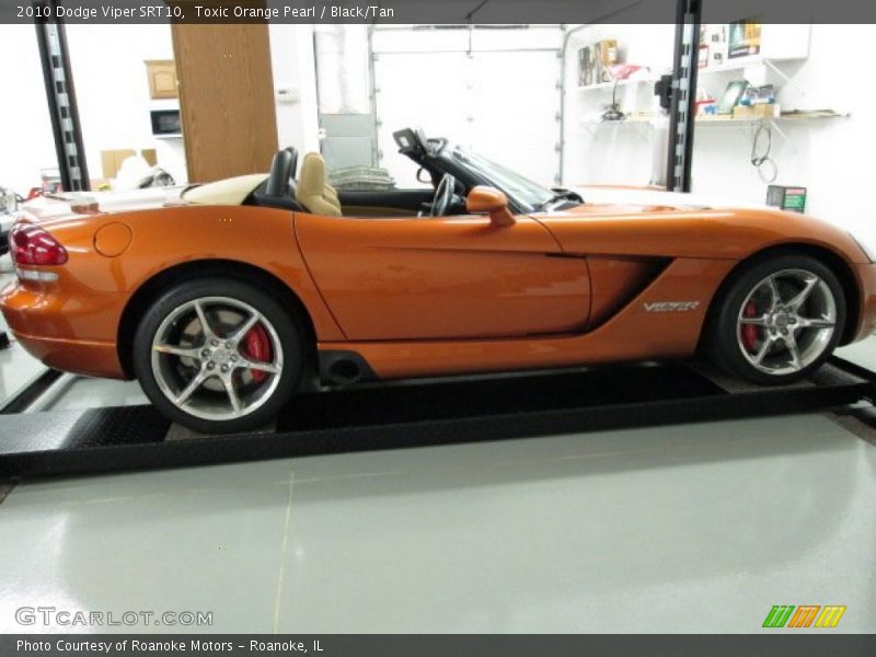 Toxic Orange Pearl / Black/Tan 2010 Dodge Viper SRT10