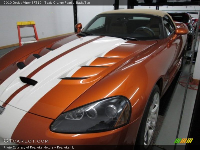 Toxic Orange Pearl / Black/Tan 2010 Dodge Viper SRT10