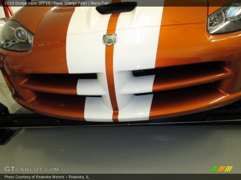 Toxic Orange Pearl / Black/Tan 2010 Dodge Viper SRT10