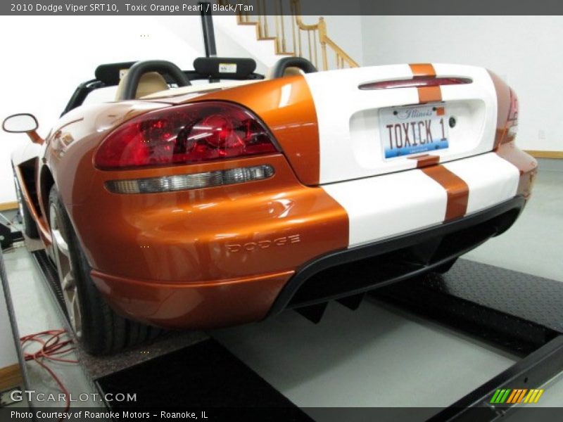 Toxic Orange Pearl / Black/Tan 2010 Dodge Viper SRT10