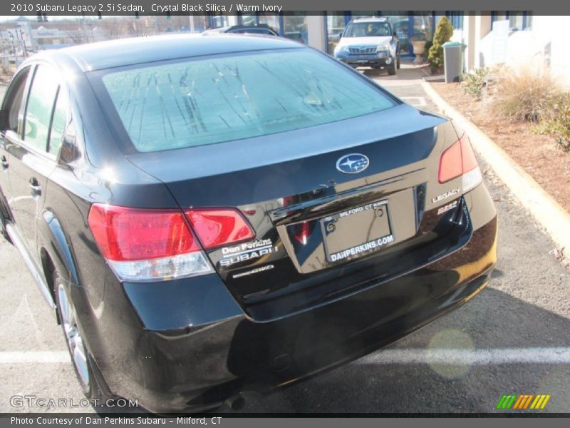Crystal Black Silica / Warm Ivory 2010 Subaru Legacy 2.5i Sedan