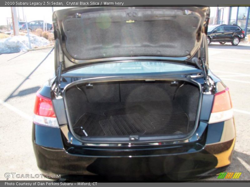 Crystal Black Silica / Warm Ivory 2010 Subaru Legacy 2.5i Sedan