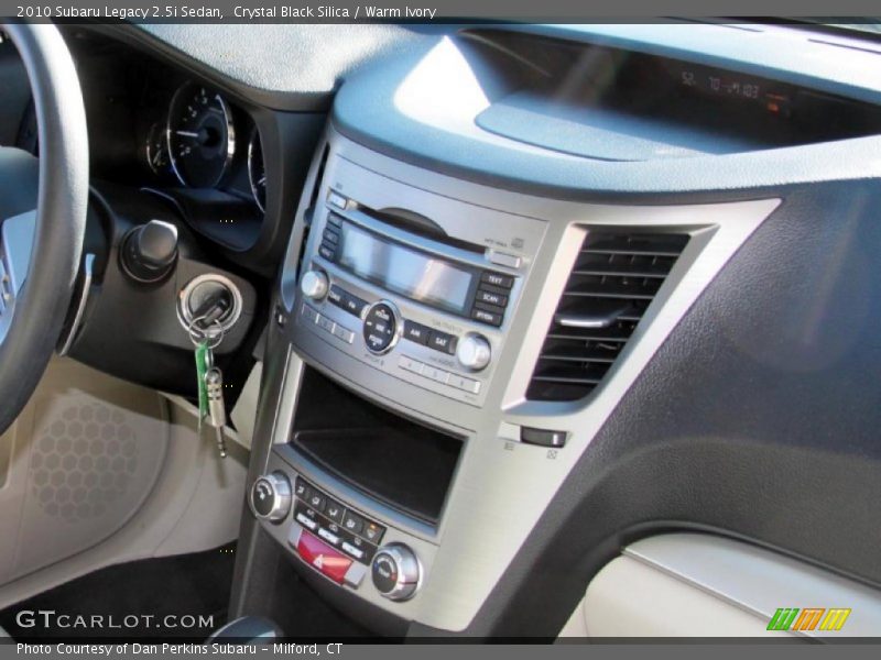 Crystal Black Silica / Warm Ivory 2010 Subaru Legacy 2.5i Sedan