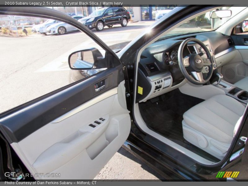 Crystal Black Silica / Warm Ivory 2010 Subaru Legacy 2.5i Sedan