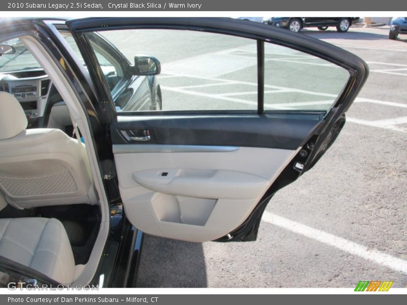 Crystal Black Silica / Warm Ivory 2010 Subaru Legacy 2.5i Sedan