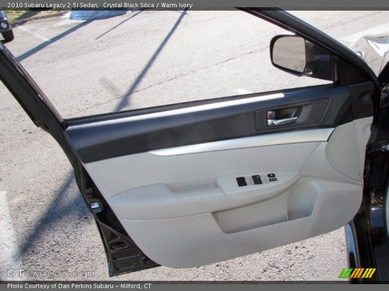 Crystal Black Silica / Warm Ivory 2010 Subaru Legacy 2.5i Sedan