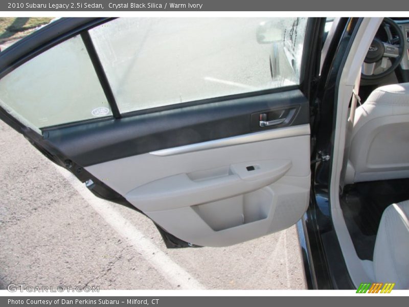 Crystal Black Silica / Warm Ivory 2010 Subaru Legacy 2.5i Sedan