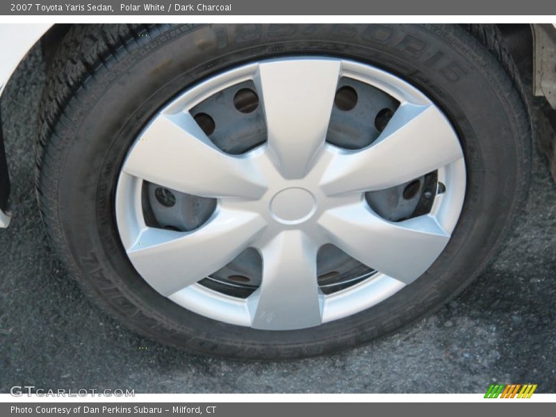 Polar White / Dark Charcoal 2007 Toyota Yaris Sedan