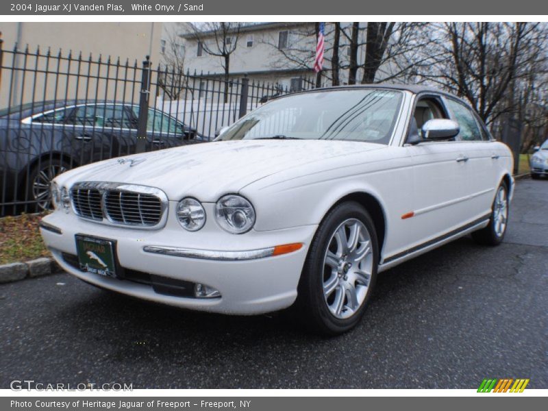 White Onyx / Sand 2004 Jaguar XJ Vanden Plas