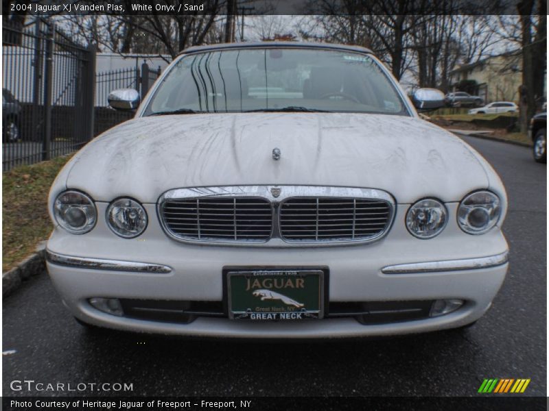 White Onyx / Sand 2004 Jaguar XJ Vanden Plas