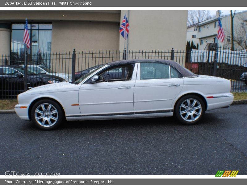White Onyx / Sand 2004 Jaguar XJ Vanden Plas
