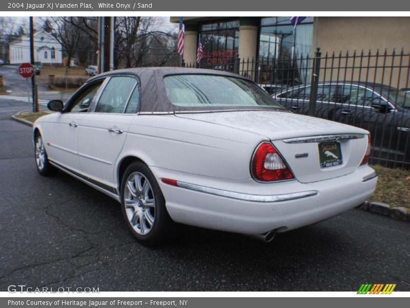 White Onyx / Sand 2004 Jaguar XJ Vanden Plas