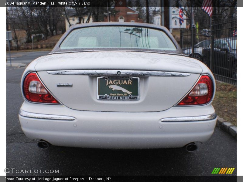 White Onyx / Sand 2004 Jaguar XJ Vanden Plas