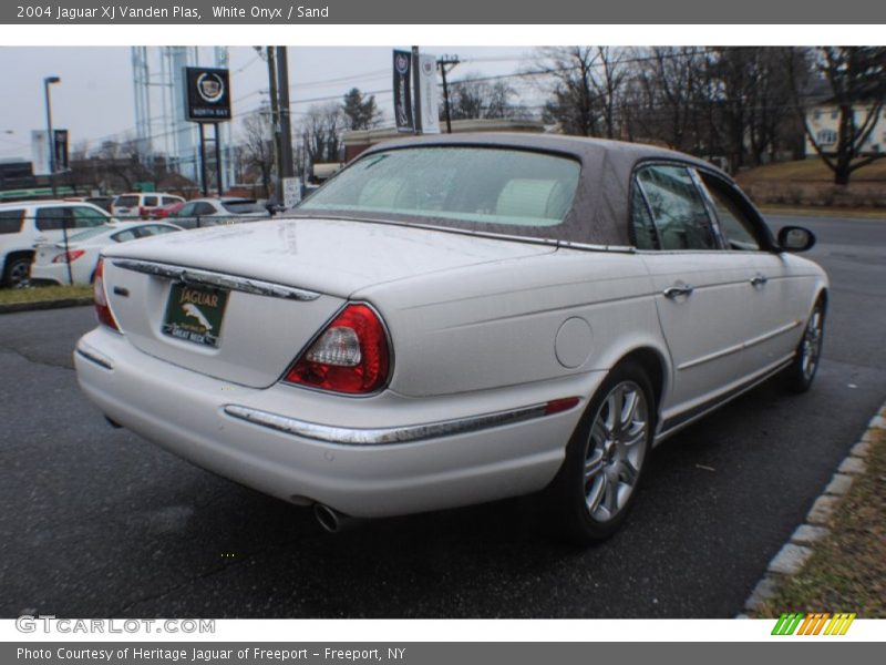 White Onyx / Sand 2004 Jaguar XJ Vanden Plas