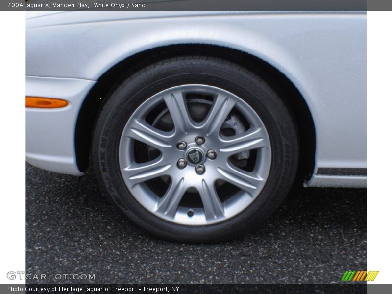 White Onyx / Sand 2004 Jaguar XJ Vanden Plas