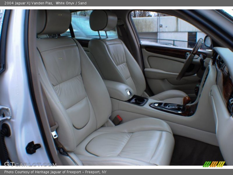 White Onyx / Sand 2004 Jaguar XJ Vanden Plas
