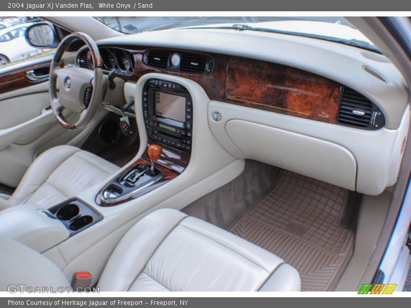 White Onyx / Sand 2004 Jaguar XJ Vanden Plas