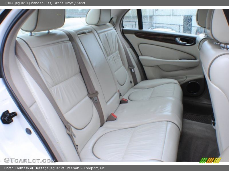 White Onyx / Sand 2004 Jaguar XJ Vanden Plas