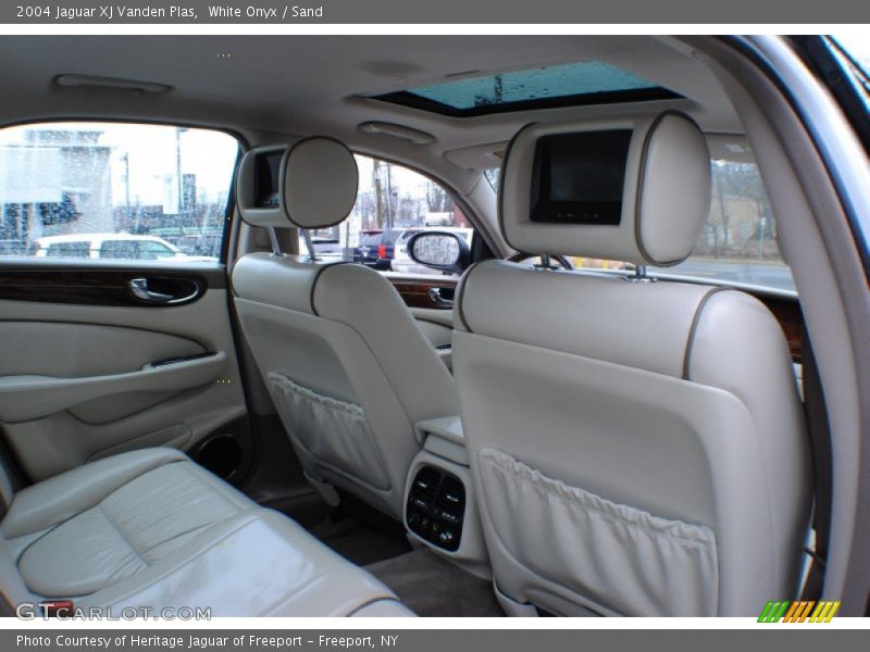 White Onyx / Sand 2004 Jaguar XJ Vanden Plas