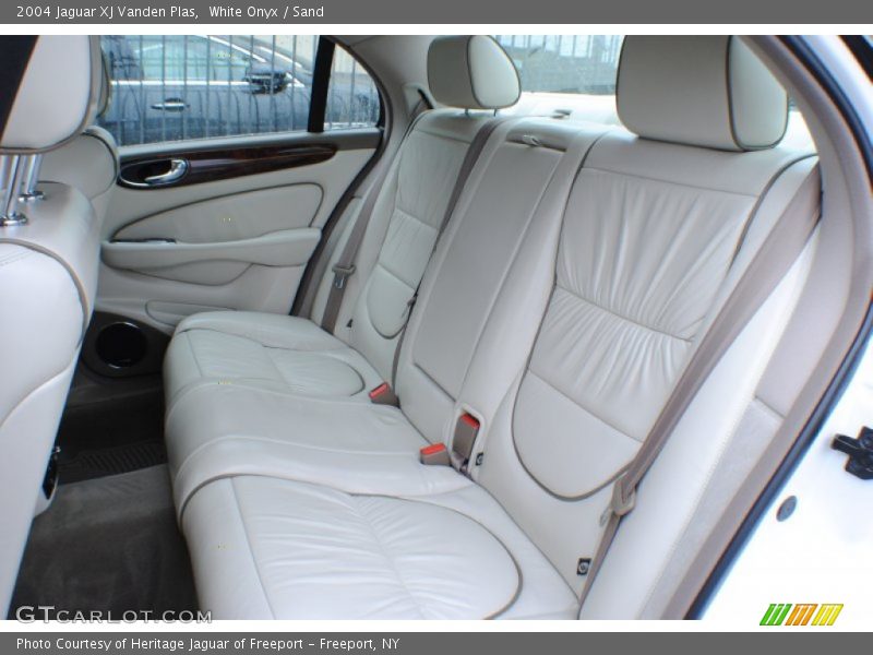 White Onyx / Sand 2004 Jaguar XJ Vanden Plas