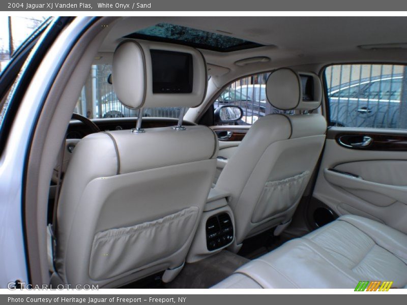 White Onyx / Sand 2004 Jaguar XJ Vanden Plas