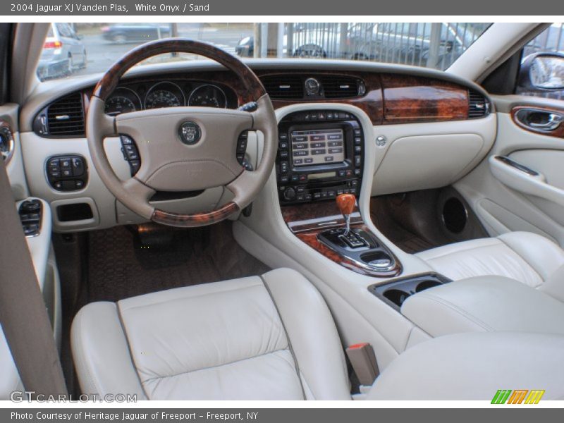 White Onyx / Sand 2004 Jaguar XJ Vanden Plas