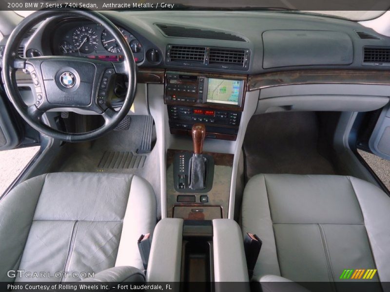 Dashboard of 2000 7 Series 740i Sedan
