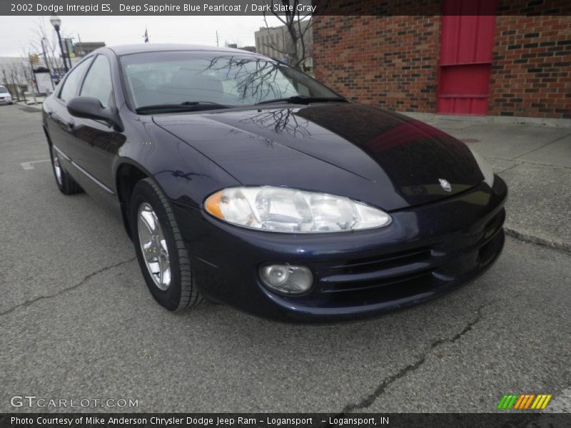 Front 3/4 View of 2002 Intrepid ES
