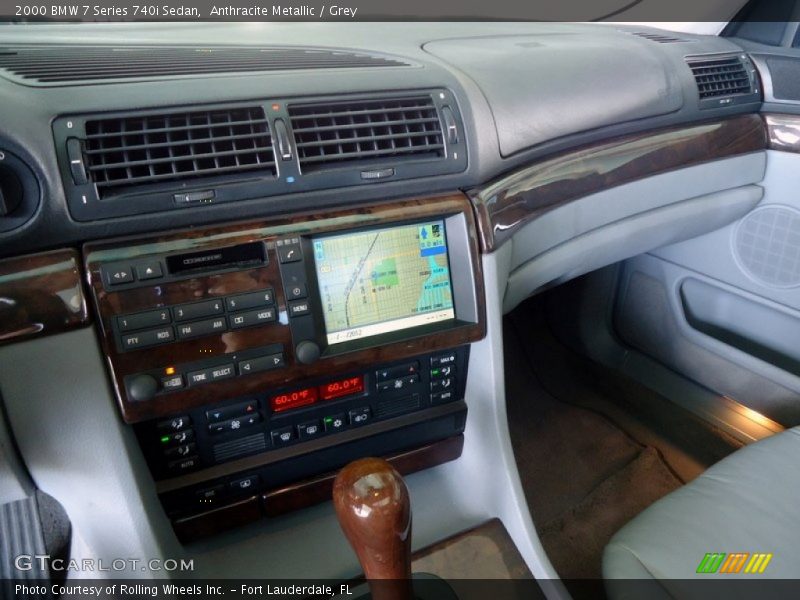 Dashboard of 2000 7 Series 740i Sedan
