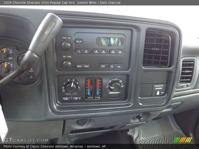 Summit White / Dark Charcoal 2004 Chevrolet Silverado 1500 Regular Cab 4x4
