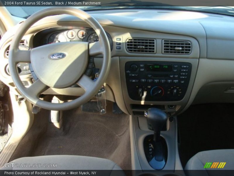Black / Medium Parchment 2004 Ford Taurus SE Sedan