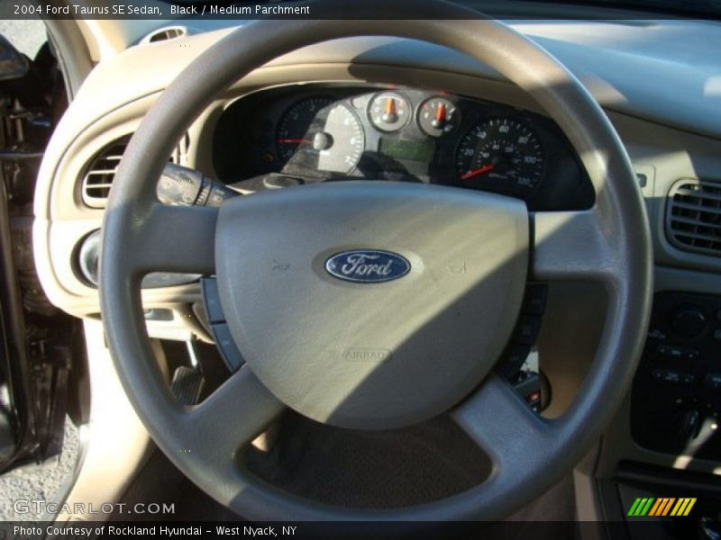 Black / Medium Parchment 2004 Ford Taurus SE Sedan
