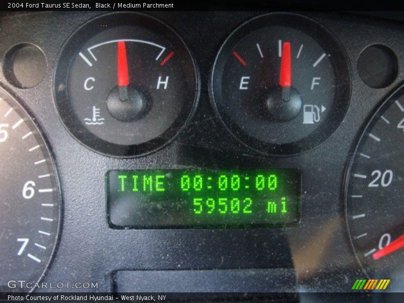 Black / Medium Parchment 2004 Ford Taurus SE Sedan