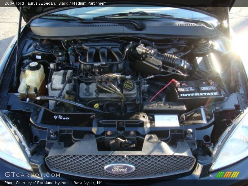 Black / Medium Parchment 2004 Ford Taurus SE Sedan