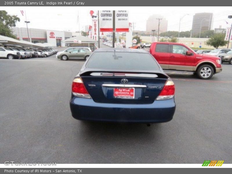 Indigo Ink Pearl / Gray 2005 Toyota Camry LE