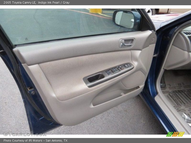 Indigo Ink Pearl / Gray 2005 Toyota Camry LE
