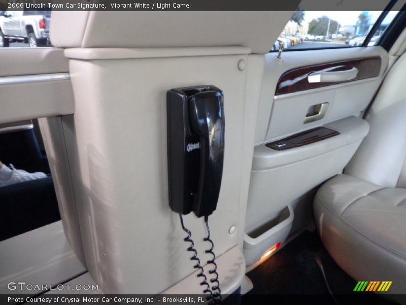 Vibrant White / Light Camel 2006 Lincoln Town Car Signature