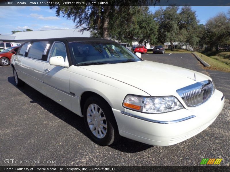 Vibrant White / Light Camel 2006 Lincoln Town Car Signature
