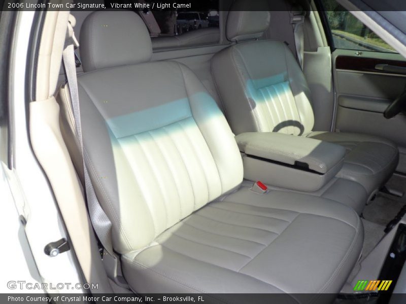 Vibrant White / Light Camel 2006 Lincoln Town Car Signature