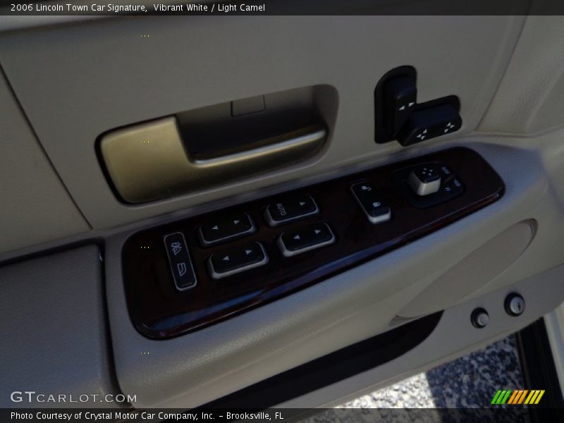 Vibrant White / Light Camel 2006 Lincoln Town Car Signature